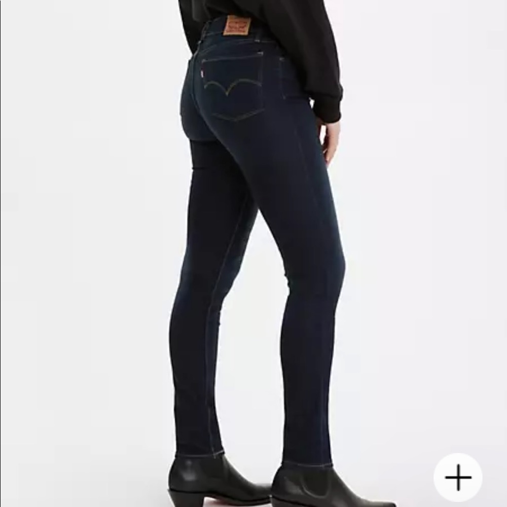 Levi Demi Curve NWT